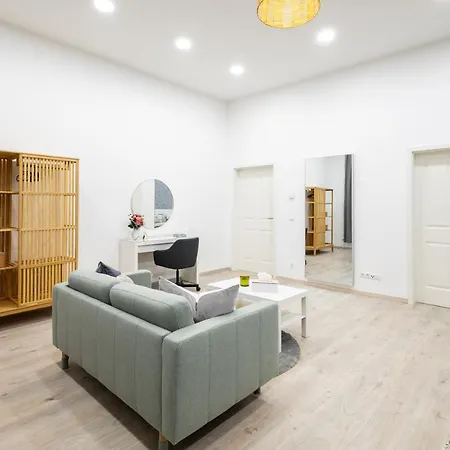 Family Deluxe A Stone Throw From The Centre And Danube Apartment *