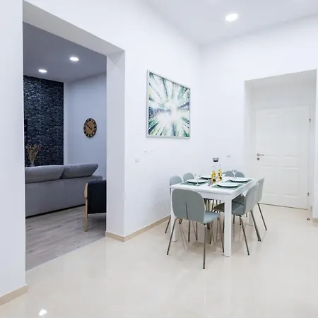 Apartment Family Deluxe A Stone Throw From The Centre And Danube *