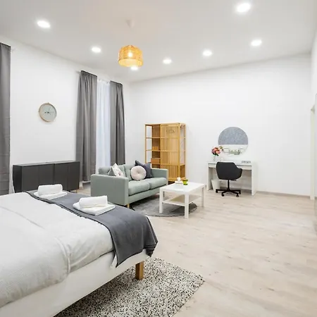 Family Deluxe A Stone Throw From The Centre And Danube Vienna