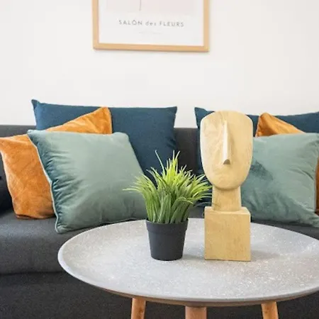 Stylish Flat In Beautiful Area! *