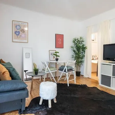 Apartment Stylish Flat In Beautiful Area!