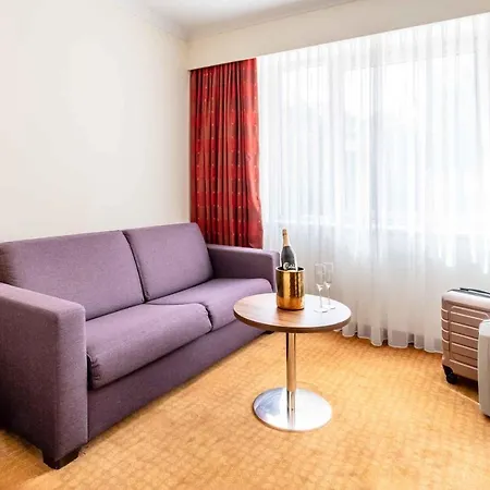 Hotel Plaza Premium 4*