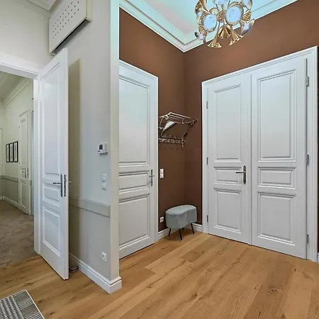 Garnisongasse - Luxurious Close To The Centre Apartment Vienna