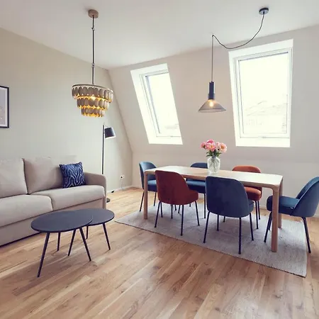 The 77 Anna Apartment *