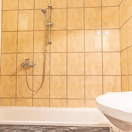 Elegant Haven: Stylish And Spacious 3br *