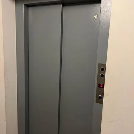 Near Metro & Netflix Apartment *