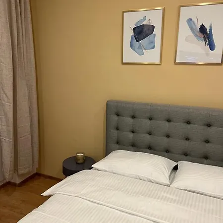 Near Metro & Netflix Apartment