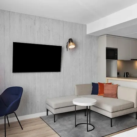 By Marriott East شقة فندقية