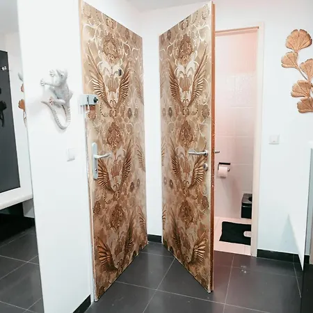 Vip Shopping Center 5 * Viena