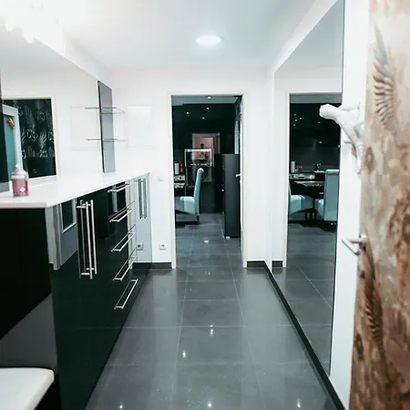 Vip Shopping Center 5 * Viena