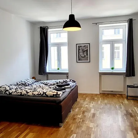 Apartment Sunny With 1 Balcony
