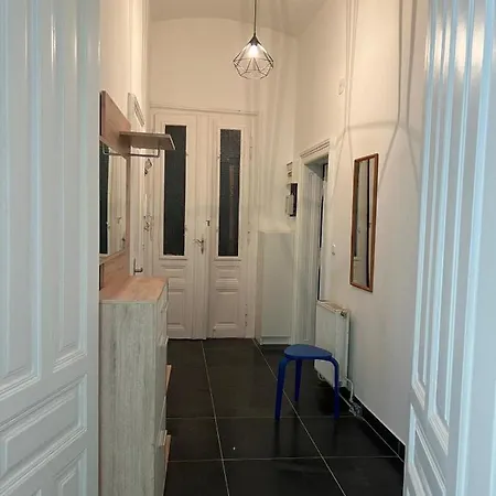 Centrally-located Authentic * Vienna