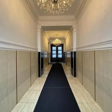 Diamond Apartment *