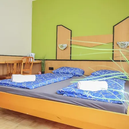 Queen Studio 3p Bs A Apartment *