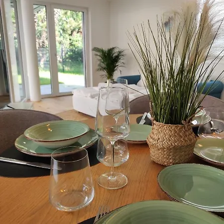 Apartment Roksox-home Gegenueber Der Uno-city Und Kaiserwasser *
