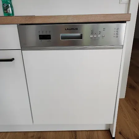 Roksox-home Gegenueber Der Uno-city Und Kaiserwasser Apartment