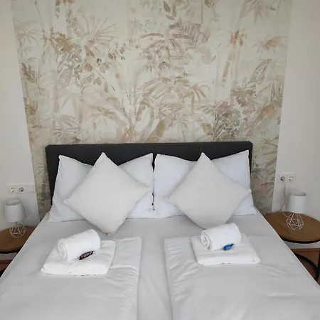 Roksox-home Gegenueber Der Uno-city Und Kaiserwasser Apartment