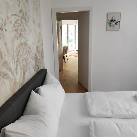 Apartment Roksox-home Gegenueber Der Uno-city Und Kaiserwasser