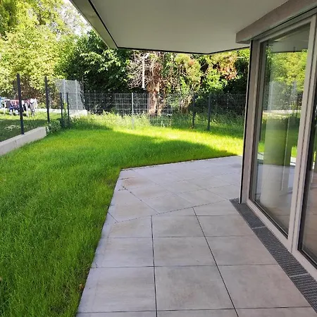 Apartment Roksox-home Gegenueber Der Uno-city Und Kaiserwasser