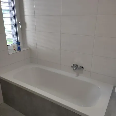 Roksox-home Gegenueber Der Uno-city Und Kaiserwasser
