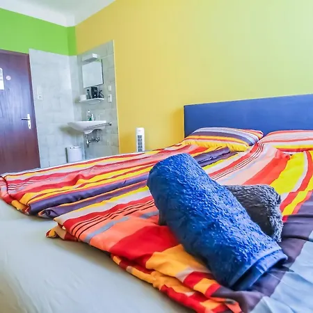Apartment Q Economic Studio 2p Bs A