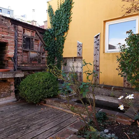 Hidden Garden - 160 M² - Min To City Shuttle Apartment *