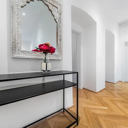Smile Doebling Apartment