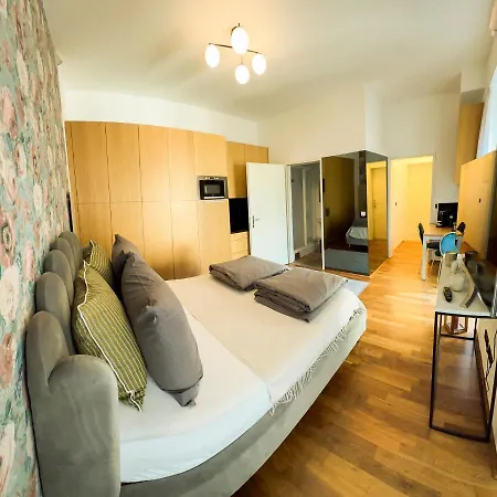 Triangle City Center Apartment Vienna