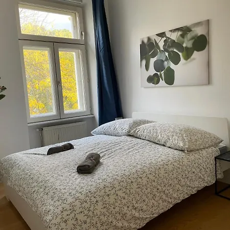 Apartament 100m2 Flat With Balcony Near Mariahilferstrasse - Free Parking Wiedeń