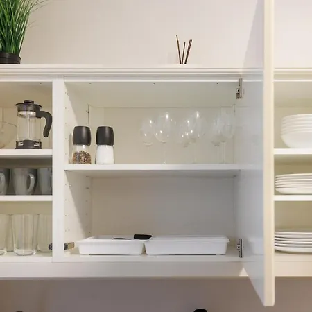 Apartment Market Compact Retreat *