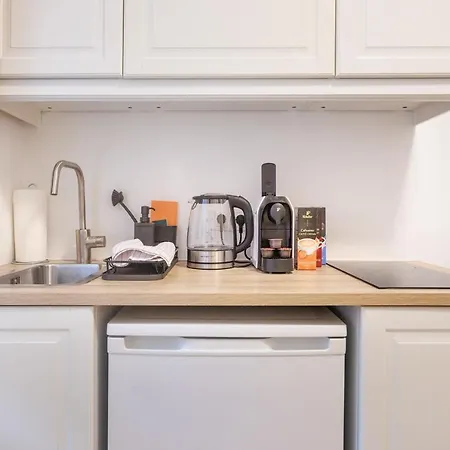 Apartment Market Compact Retreat