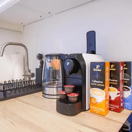 Apartment Market Compact Retreat *