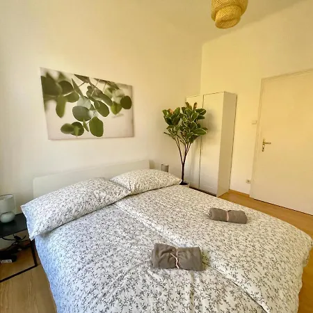 100m2 Flat With Balcony Near Mariahilferstrasse - Free Parking Apartment Vienna