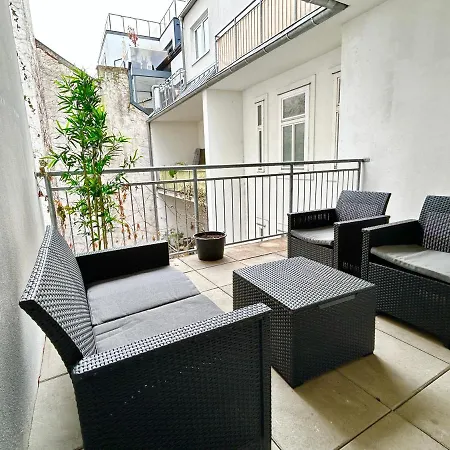Apartment 100m2 Flat With Balcony Near Mariahilferstrasse - Free Parking *