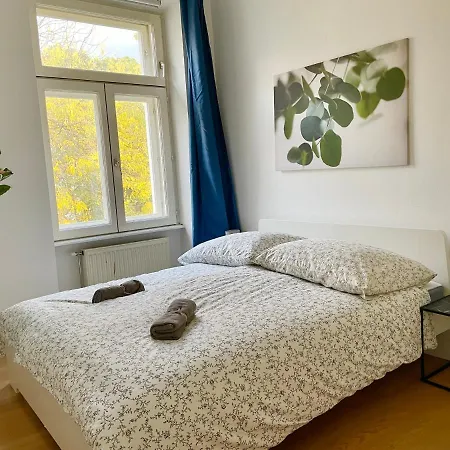 100m2 Flat With Balcony Near Mariahilferstrasse - Free Parking Apartment *