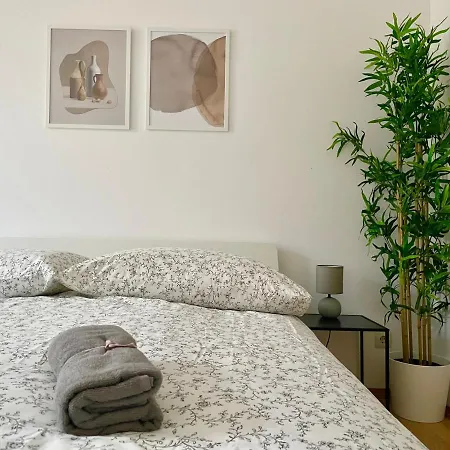 100m2 Flat With Balcony Near Mariahilferstrasse - Free Parking *