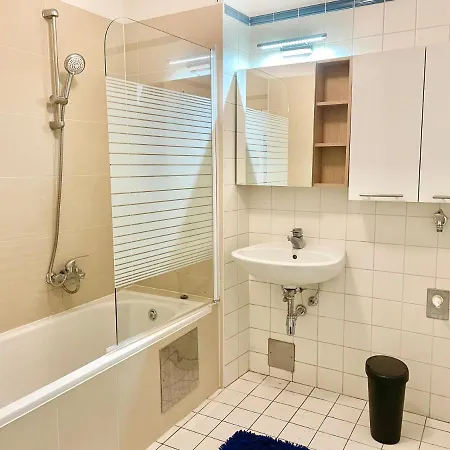 100m2 Flat With Balcony Near Mariahilferstrasse - Free Parking *