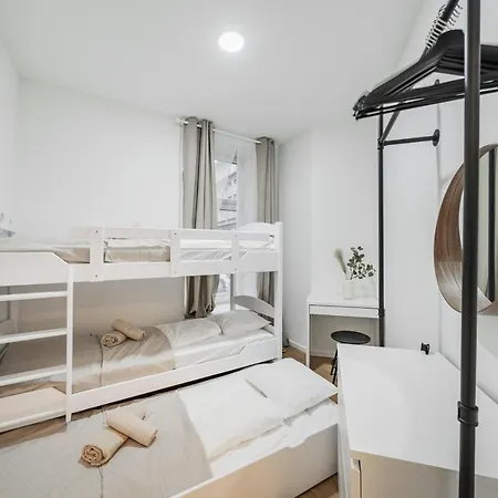 Hostel By Home2 *
