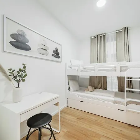 Hostel By Home2 *