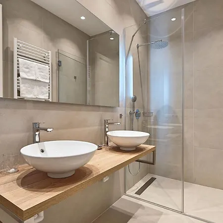 Theobaldgasse - Exclusive Opportunity Since Construction Close By Apartment *