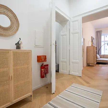Spacious 110м2 Flat In The Center Apartment *