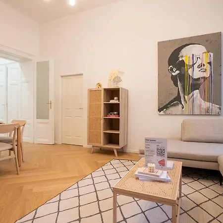 Apartment Spacious 110м2 Flat In The Center Vienna