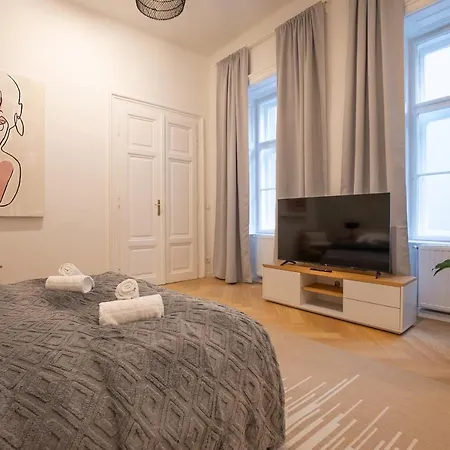 Apartment Spacious 110м2 Flat In The Center Vienna