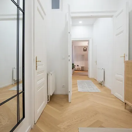 Spacious 110м2 Flat In The Center Apartment *