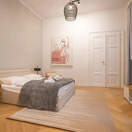 Spacious 110м2 Flat In The Center Apartment