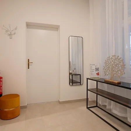 Stylish 1-bedroom With A Terrace Apartment *