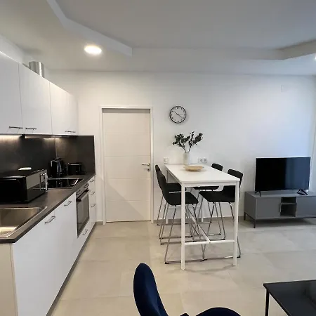 Superb Between Westbahnhof And Schloss Schonbrunn Apartment *