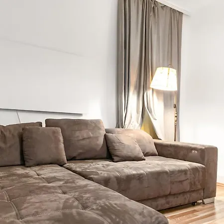 Budget 2br Well Connected To The Whole Apartment Vienna