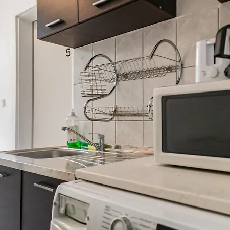 Apartment Budget 2br Well Connected To The Whole *