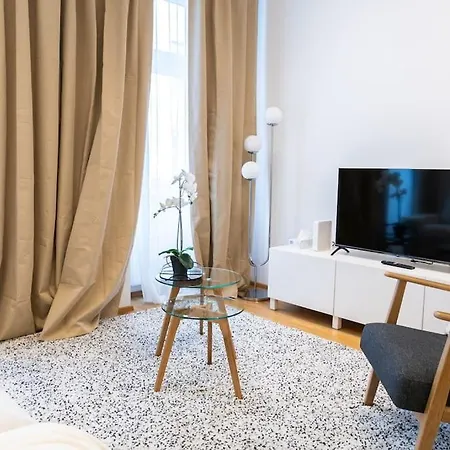 Apartment Orestaliving - Danube Canal *